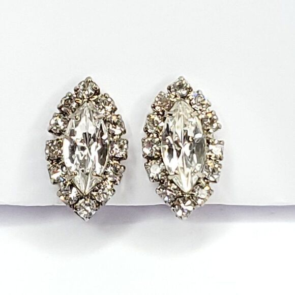 Vintage Round Marquis Clear Crystal Rhinestone Earrings Silvertone Screw Back - Picture 1 of 4